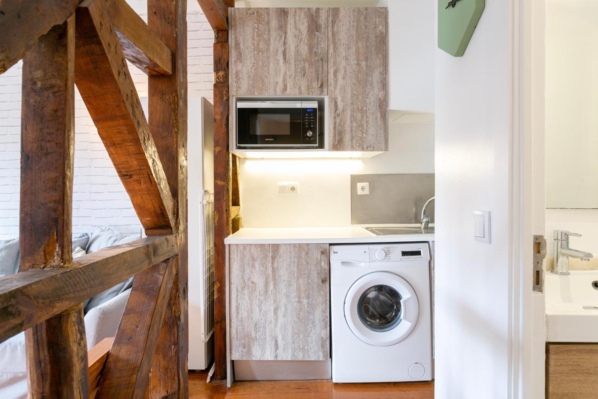 Perfect 1 Bdr Flat With Air Conditioner!