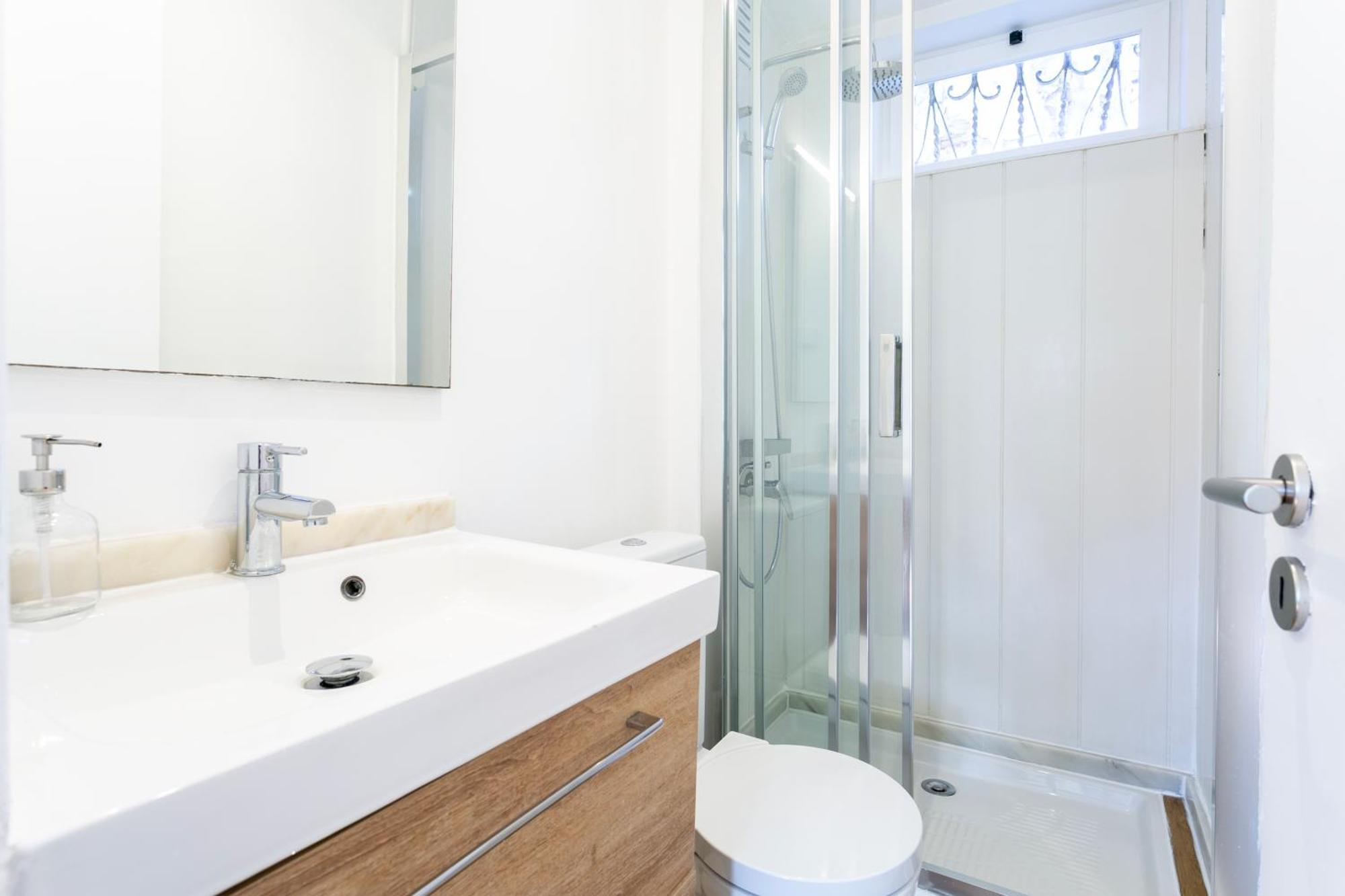 Perfect 1 Bdr Flat With Air Conditioner! Apartment